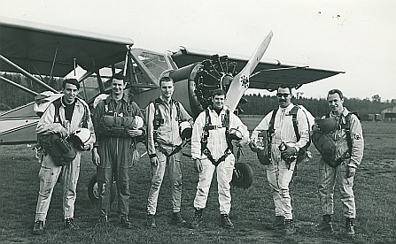 Strassburger Fallschirmspringer am Flugplatz Karlsruhe-Forchheim 1966